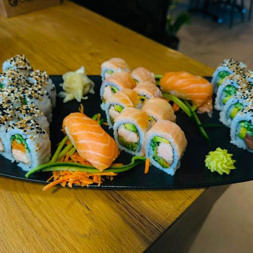Salmon Combo: 26 pieces🍣